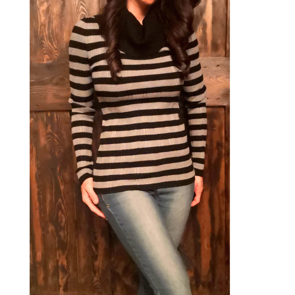 CAROLYN TAYLOR Striped Ribbed Turtleneck Sweater